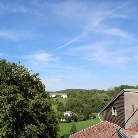 Le Commerce 2* Dompaire