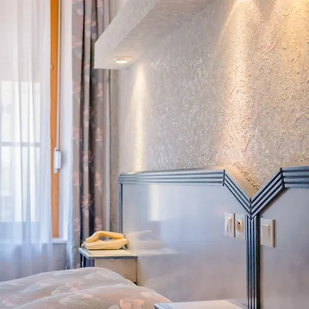 Hotel De 2*