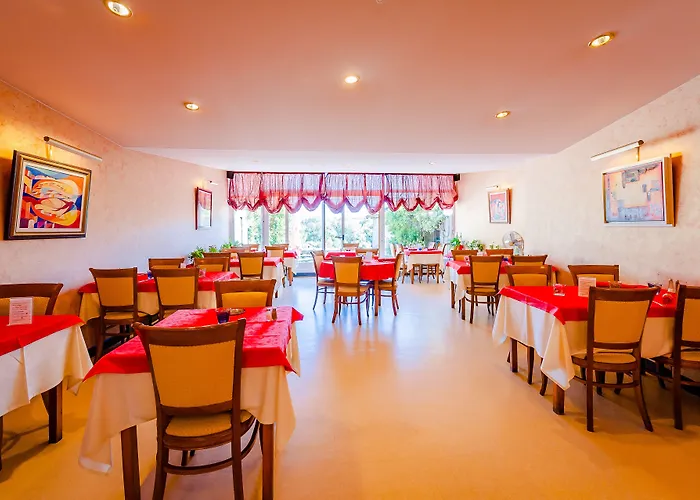 Le Commerce 2* Dompaire