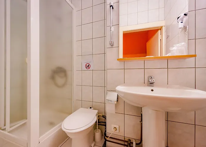 Le Commerce Hotel 2*