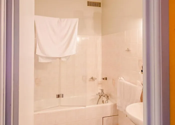 Le Commerce 2* Dompaire